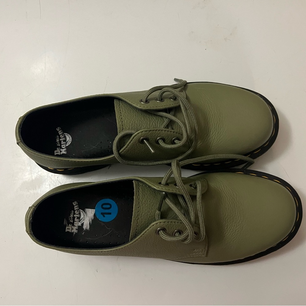 Doc Martins Olive Green Leather shoes sz 10 - Picture 2 of 3